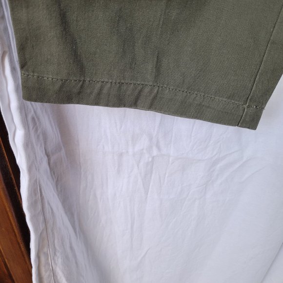 NEW Christopher & Banks Capri Jeans 12P (302) - Picture 8 of 9